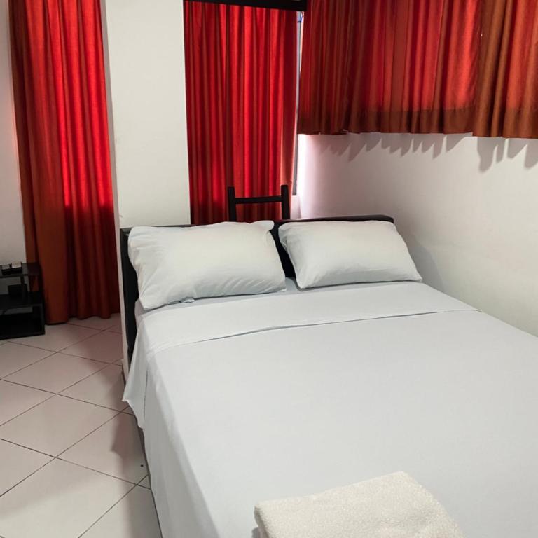 BRYSS HOTEL - Habitación Deluxe - 1 cama grande - 5