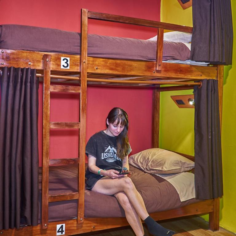 Wild Rover La Paz - Deluxe Pod-Style 4-Bed Dormitory Room with Shared Bathroom - 2