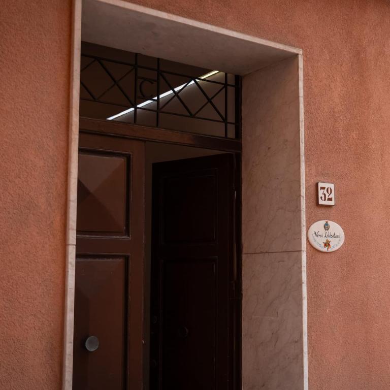 Versi Lilibetani - Two-Bedroom Apartment - 9