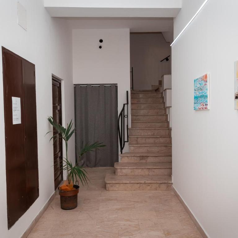 Versi Lilibetani - Two-Bedroom Apartment - 12