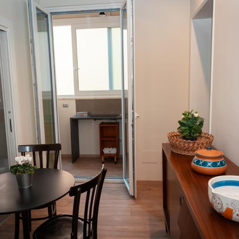 Versi Lilibetani - Two-Bedroom Apartment - 18