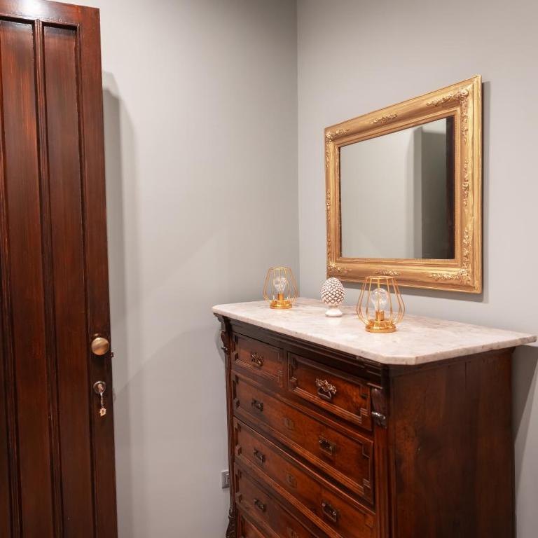Versi Lilibetani - Two-Bedroom Apartment - 12