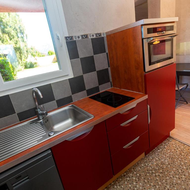 Résidence Padro - Appartement 2 Chambres avec Climatisation - 8