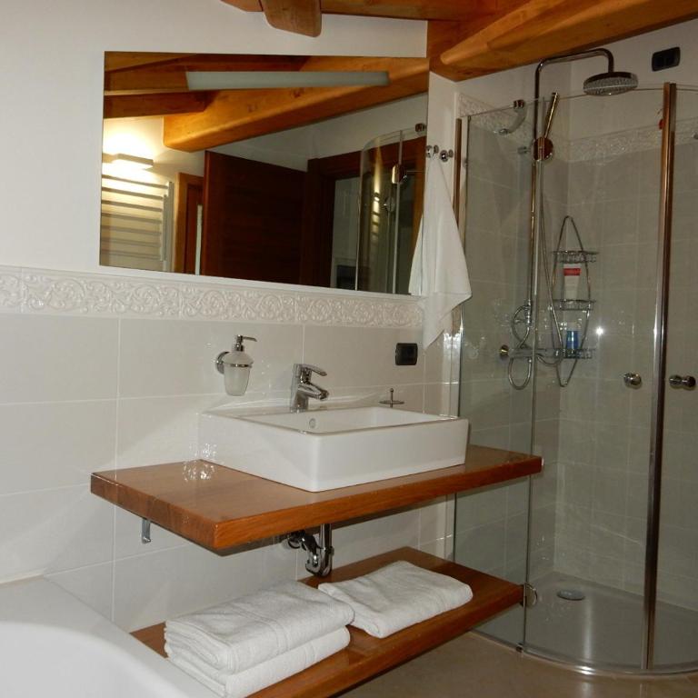 Villa Primula - Appartamento con Vasca Idromassaggio e Vista Lago - 37