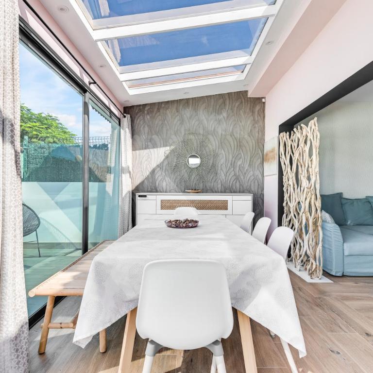 La Casa Blanca a smart and sunny,3 bedrooms house - Three-Bedroom Villa - 17