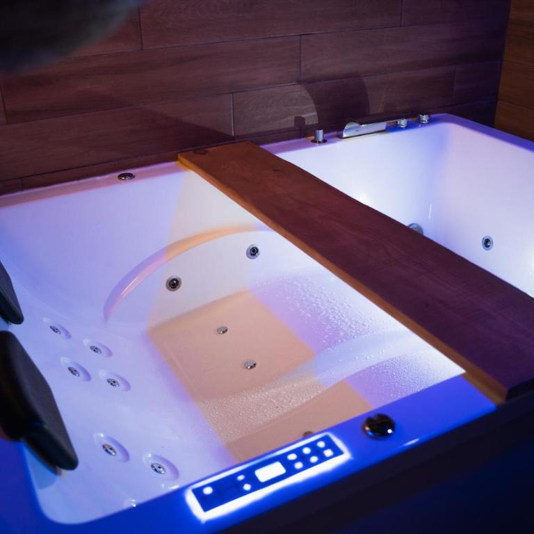 Le balneo jacuzzi Vieil Antibes Safranier - Apartment mit 1 Schlafzimmer - 5