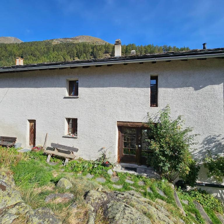 Bourg-saint-Pierre : le cachet d'antan - Two-Bedroom Apartment - 20