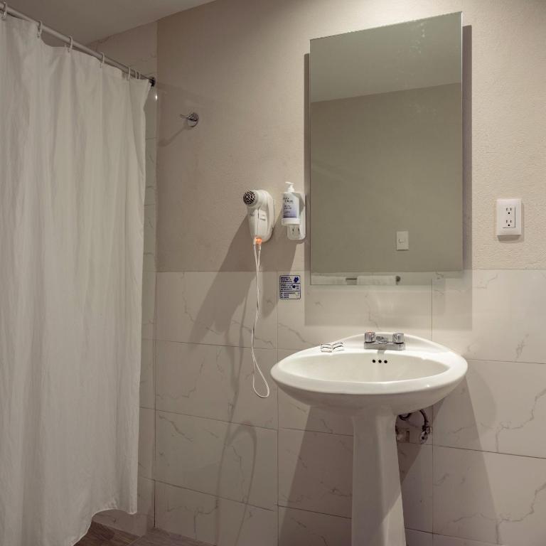 Continental Mexicano - Habitación Doble Estándar con 2 camas grandes - 2