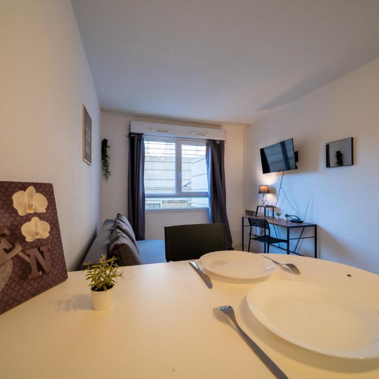 Appartement tout équipe wifi à 6 min St Charles - Studio - 2