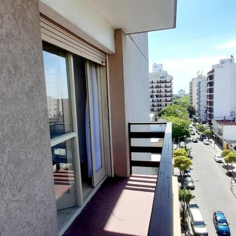 Departamemto a la calle amplio y luminoso zona centrica - Two-Bedroom Apartment - 1