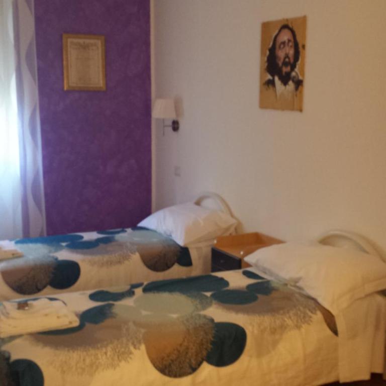 Luci A San Siro - Camera Doppia con Letti Singoli e Bagno in Comune - 1