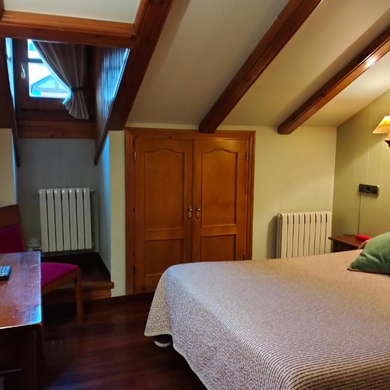 Hotel Aragüells - Habitación doble 1 cama - Buhardilla - 6