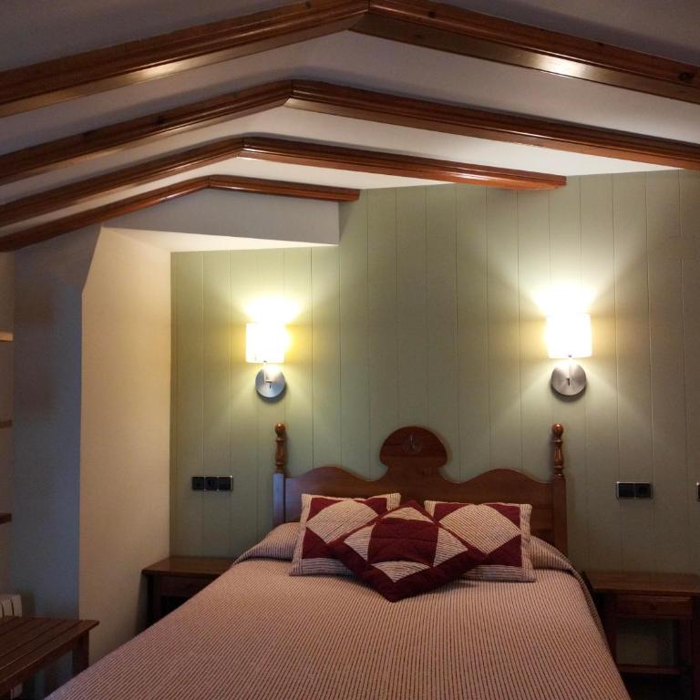 Hotel Aragüells - Habitación Doble - 1 cama - Interior Buhardilla - 3