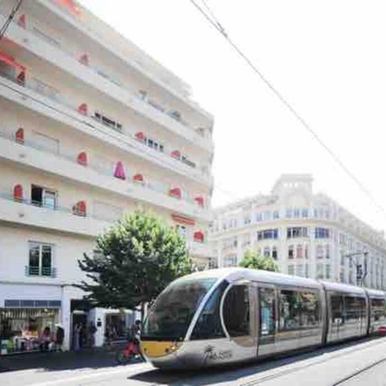 Studio NICE CENTRE sur Avenue Jean Medecin MER à 8 minutes de marche - Appartement 1 Chambre - 35