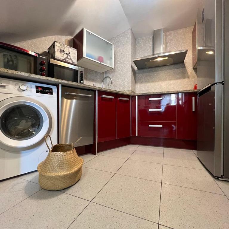 Duplex Piscina y Parking MasBlau Beach by Host&Joy - Appartamento con 3 Camere da Letto - 70