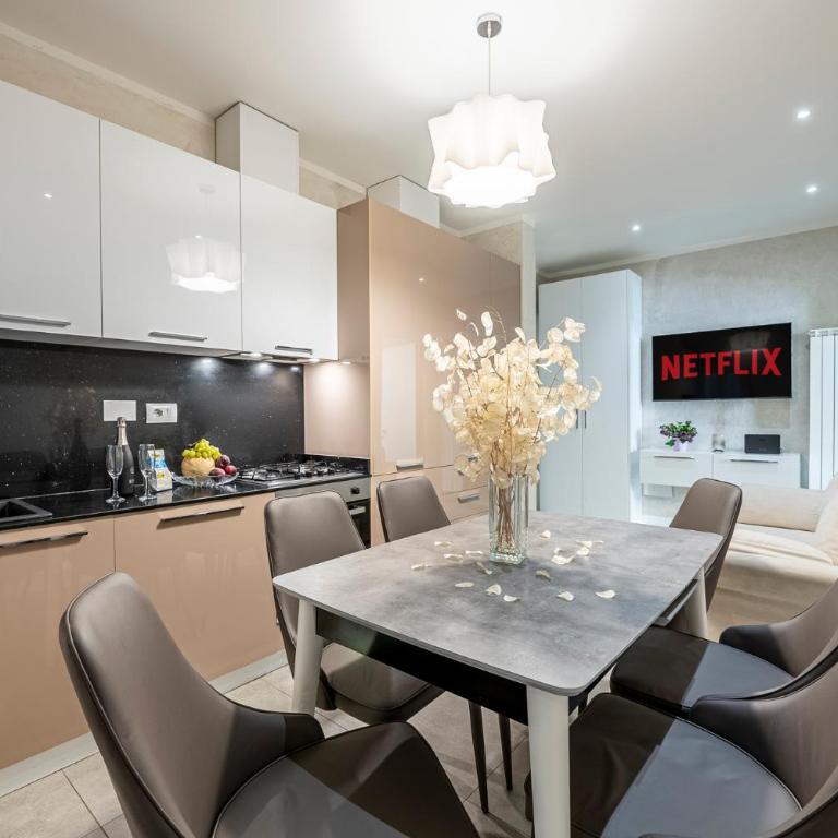 [5 Minuti - Duomo] Tripla Suite Luxury - Appartamento con 3 Camere da Letto - 8