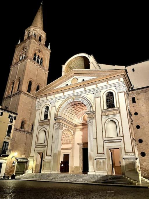 [Vista sulla Basilica] - Appartamento con 2 Camere da Letto - 45