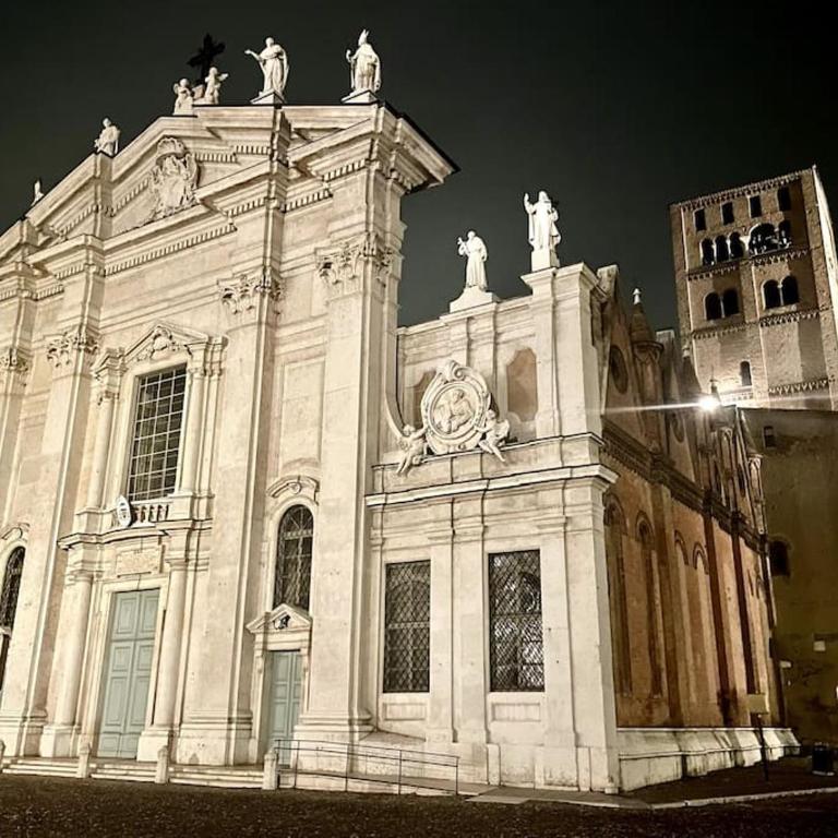[Vista sulla Basilica] - Appartamento con 2 Camere da Letto - 48