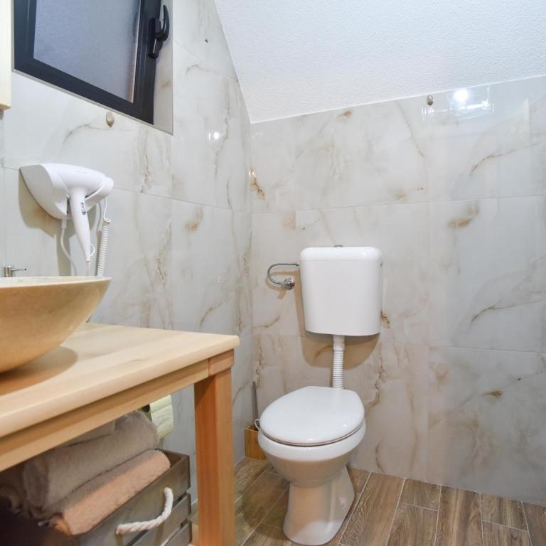Guest House Max - Three-Bedroom Villa - 21