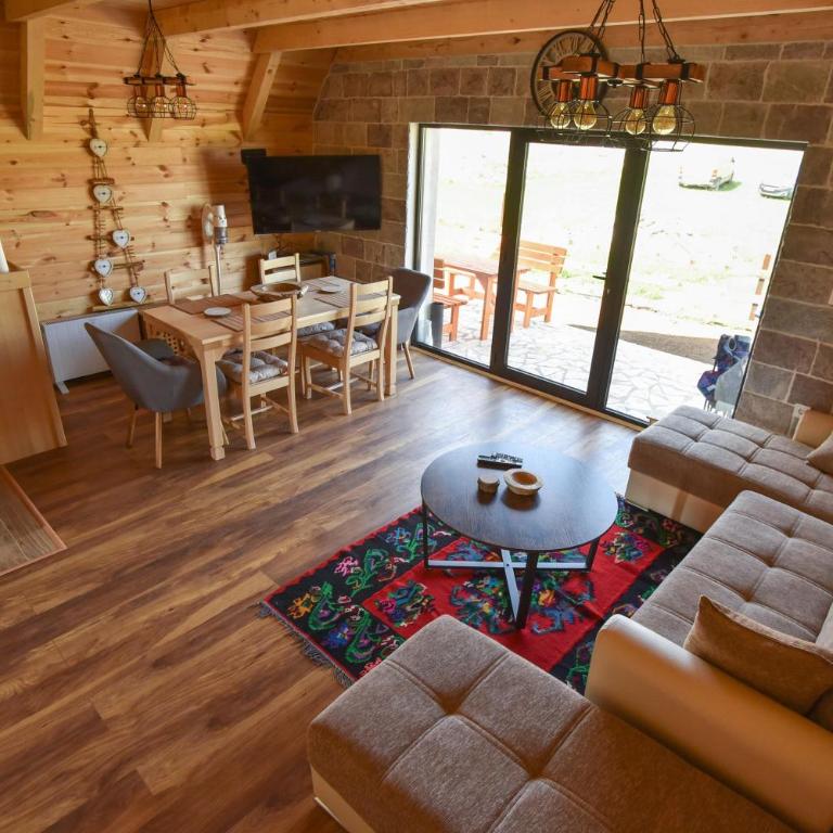 Guest House Max - Three-Bedroom Villa - 28