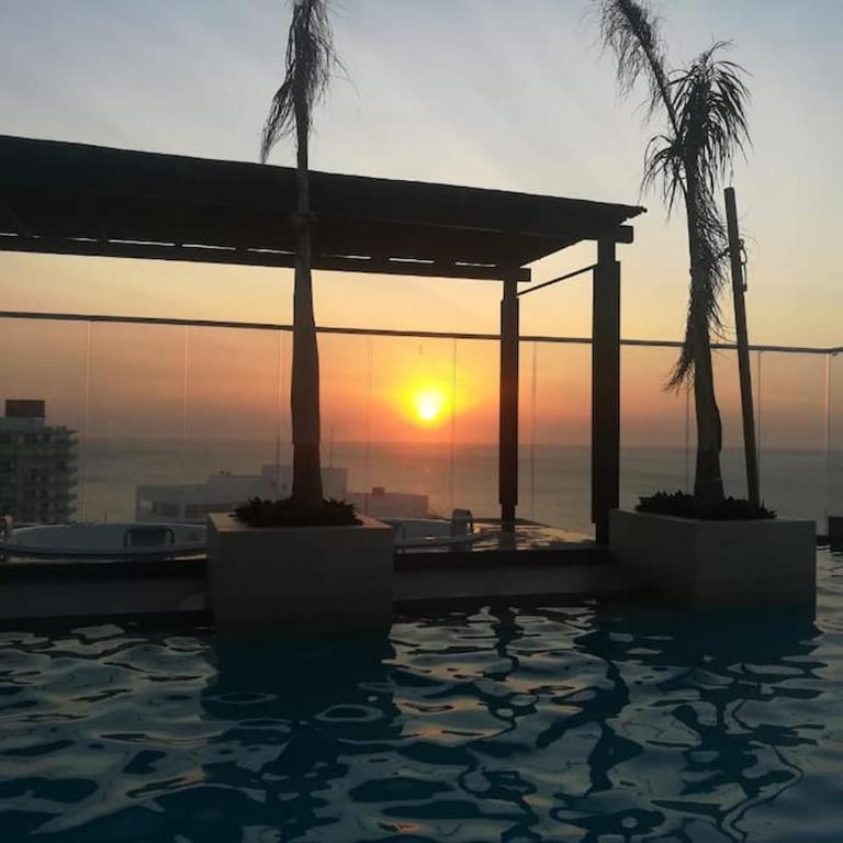 Hermoso y lujoso piso 14 con Salida Directa a la playa y clubhouse increible - Apartamento de 2 dormitorios - 52