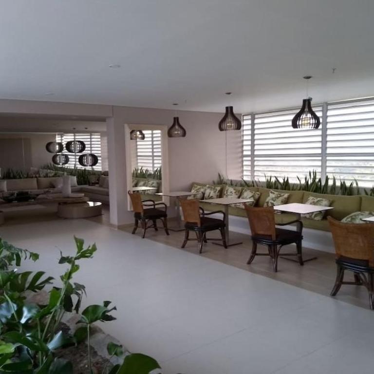 Hermoso y lujoso piso 14 con Salida Directa a la playa y clubhouse increible - Two-Bedroom Apartment - 76