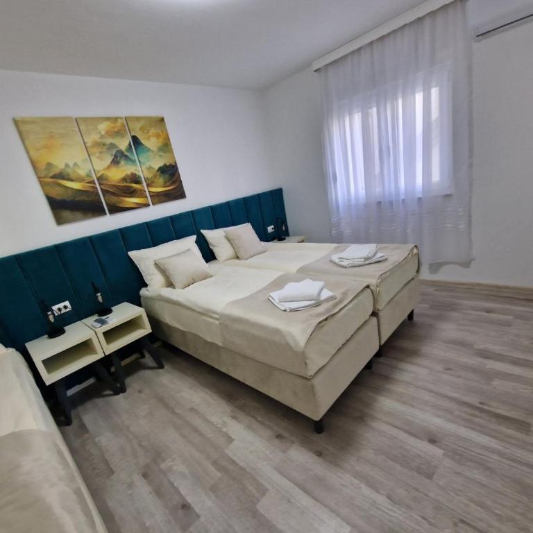 Hidden Gem - Two-Bedroom Apartment - 25