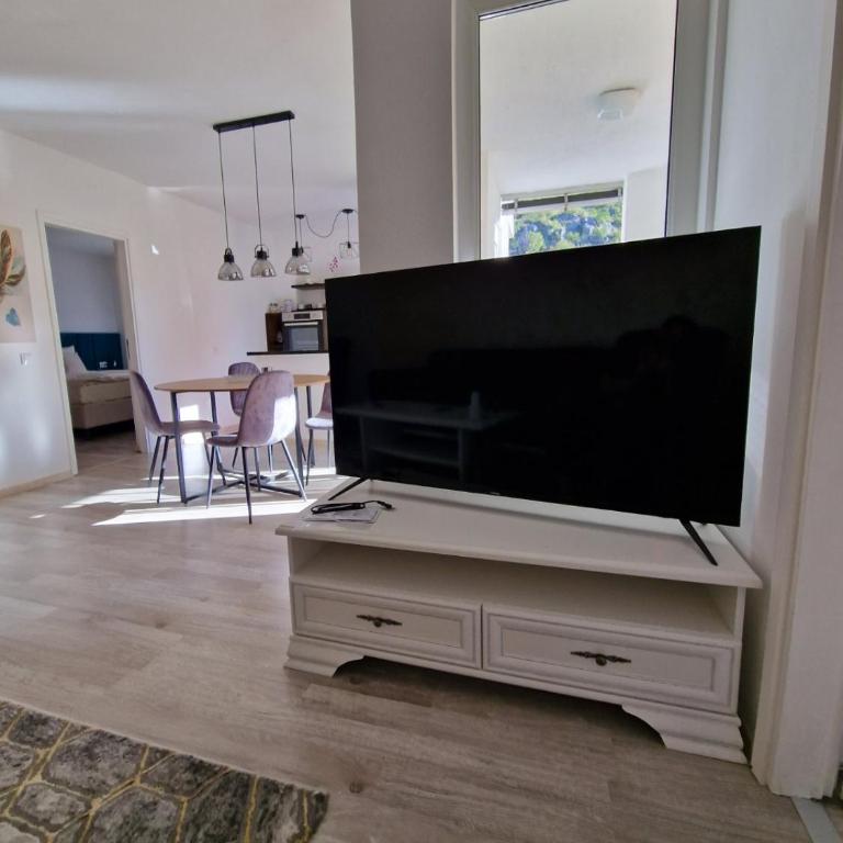 Hidden Gem - Two-Bedroom Apartment - 4