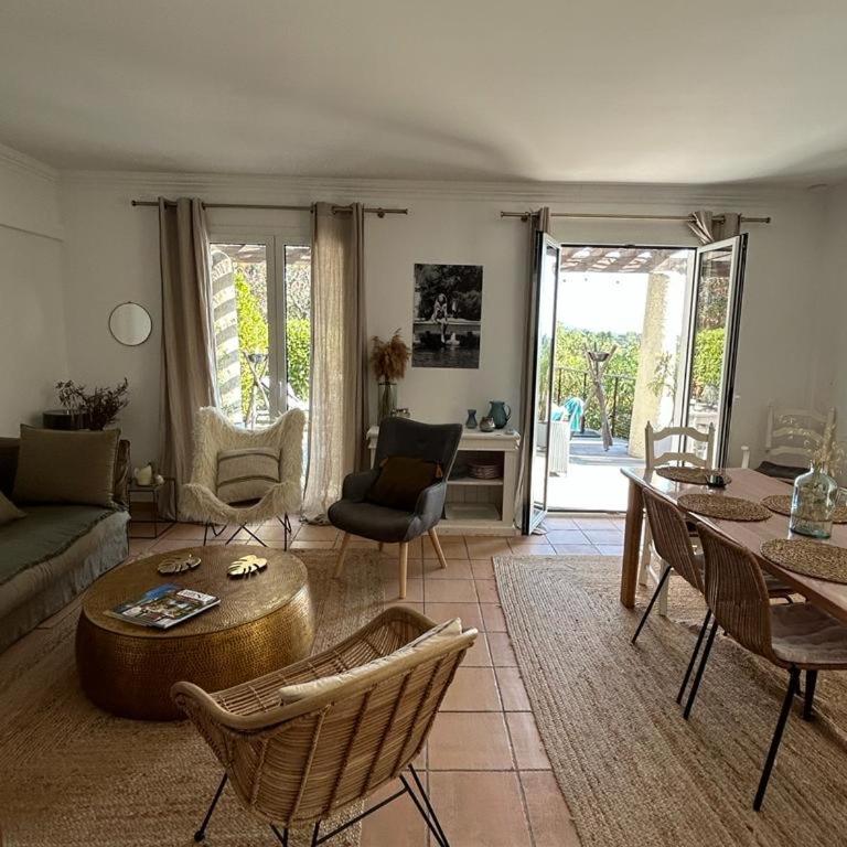 Les restanques maison des chênes vue mer 6 personnes - Villa con 3 Camere da Letto - 6