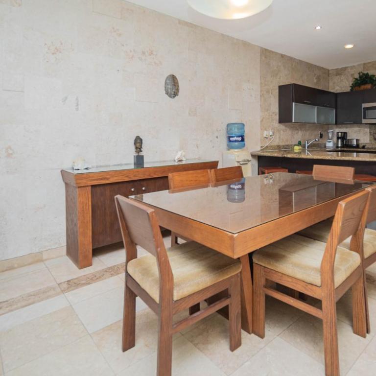 202 C - Apartment in first line of beach with direct access to the beach - Three-Bedroom Apartment - 12