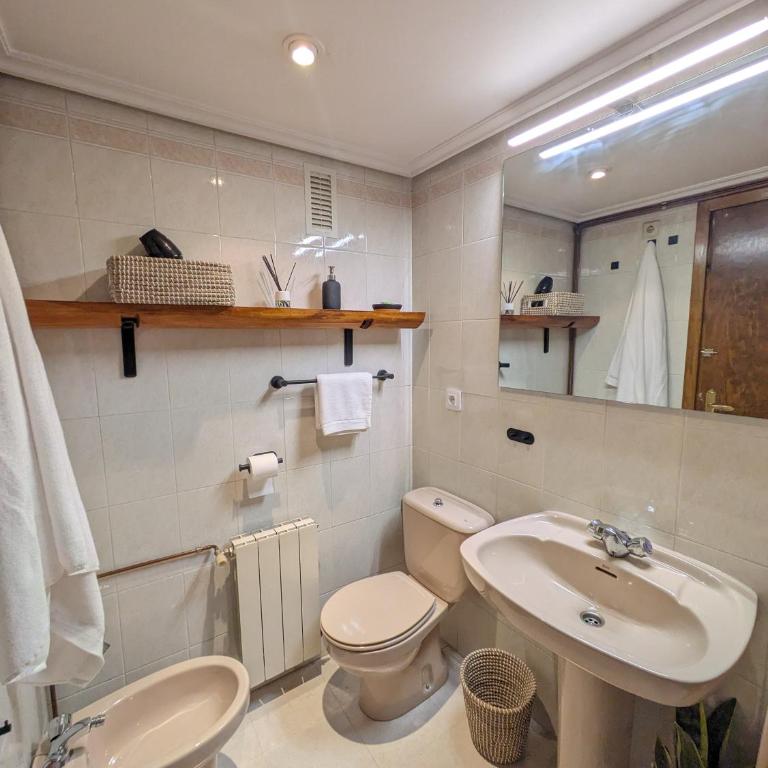 Piso Grande La Viña - Two-Bedroom Apartment - 19