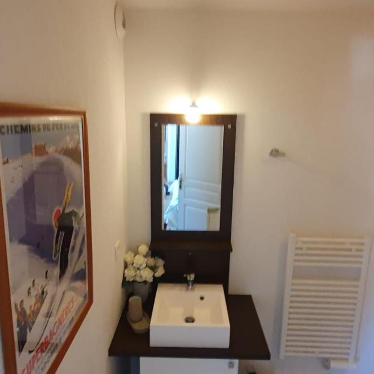 Le Venasque, T2, centre Luchon, wifi, casier à ski, ascenseur, 4 personnes - Appartement 1 Chambre - 12
