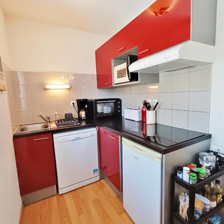 Le Venasque, T2, centre Luchon, wifi, casier à ski, ascenseur, 4 personnes - Appartement 1 Chambre - 10
