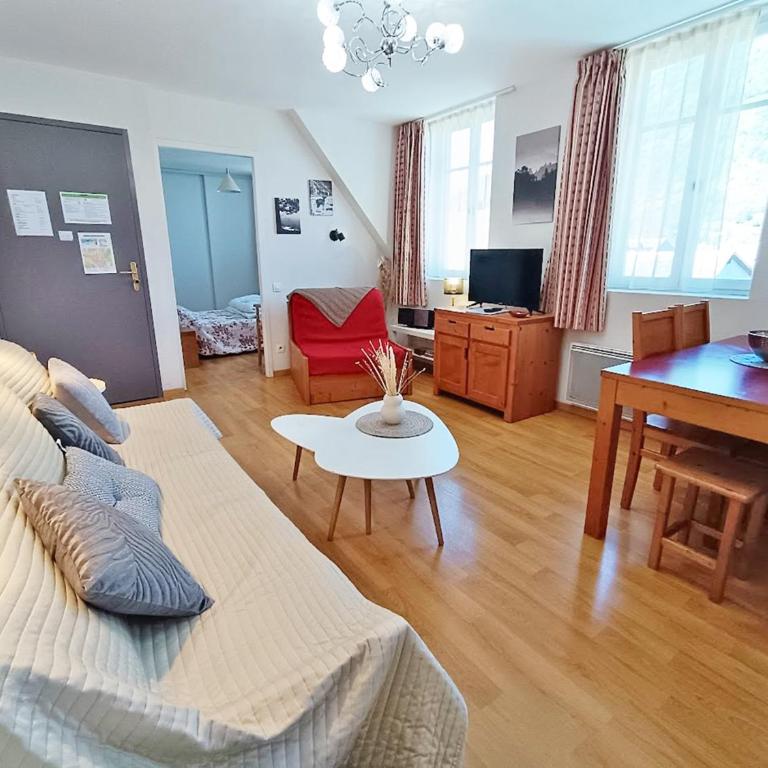 Le Venasque, T2, centre Luchon, wifi, casier à ski, ascenseur, 4 personnes - Appartement 1 Chambre - 1