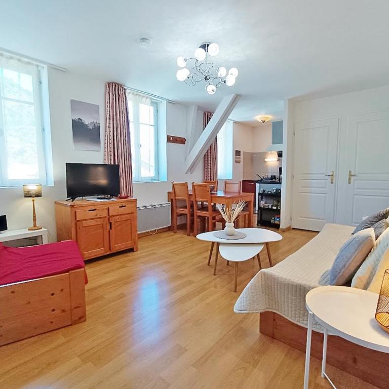 Le Venasque, T2, centre Luchon, wifi, casier à ski, ascenseur, 4 personnes - Appartement 1 Chambre - 2
