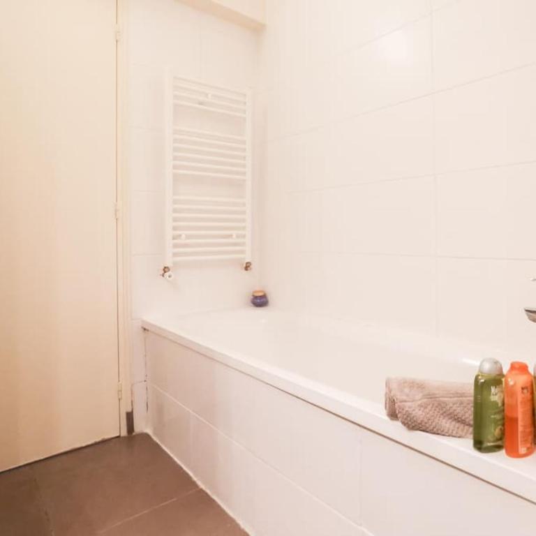 Central and Parisian style - 3 bedrooms - Appartement 3 Chambres - 9