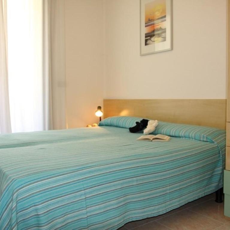 Flat with a lovely poolside garden with bbq - Appartamento - 5