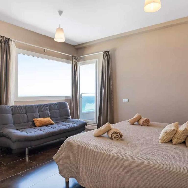 LUJOSA VILLA PISCINA 25 METROS SUIT 60m2 SPA SAUNA - Four-Bedroom Villa with Private Pool - 12