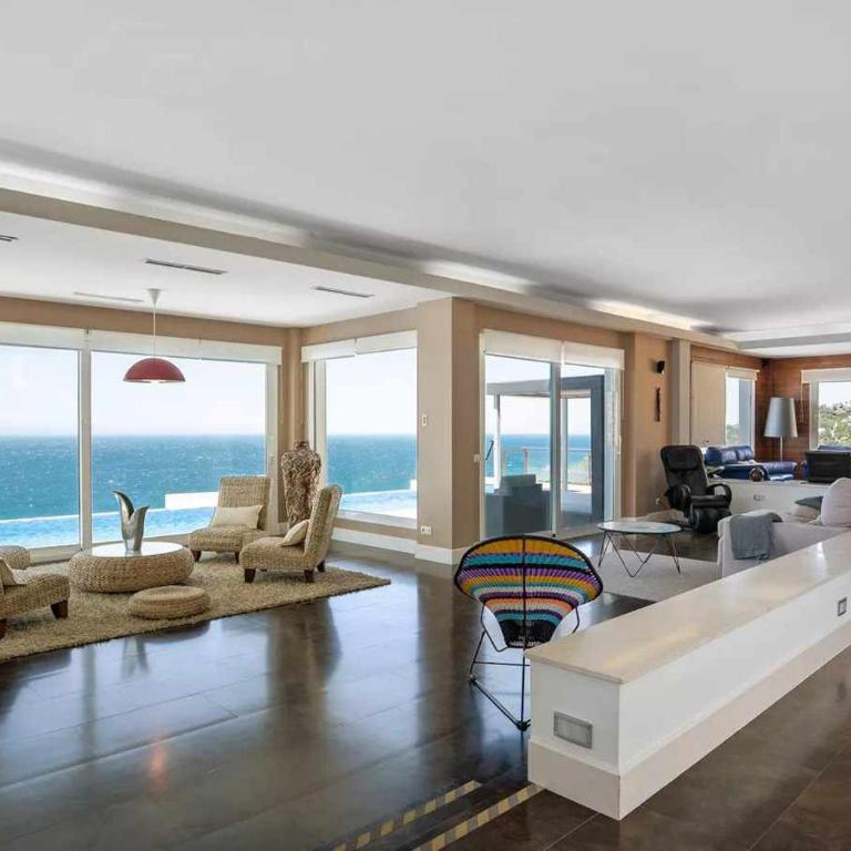 LUJOSA VILLA PISCINA 25 METROS SUIT 60m2 SPA SAUNA - Four-Bedroom Villa with Private Pool - 13