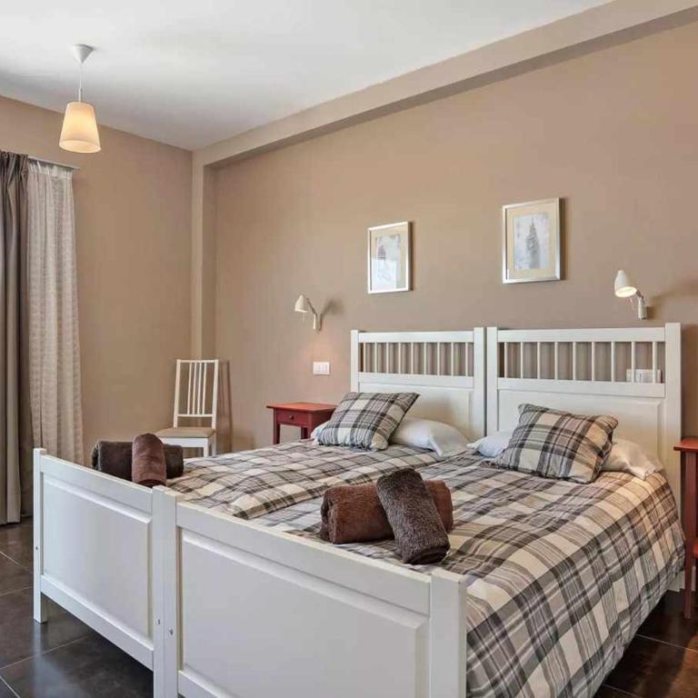 LUJOSA VILLA PISCINA 25 METROS SUIT 60m2 SPA SAUNA - Four-Bedroom Villa with Private Pool - 21