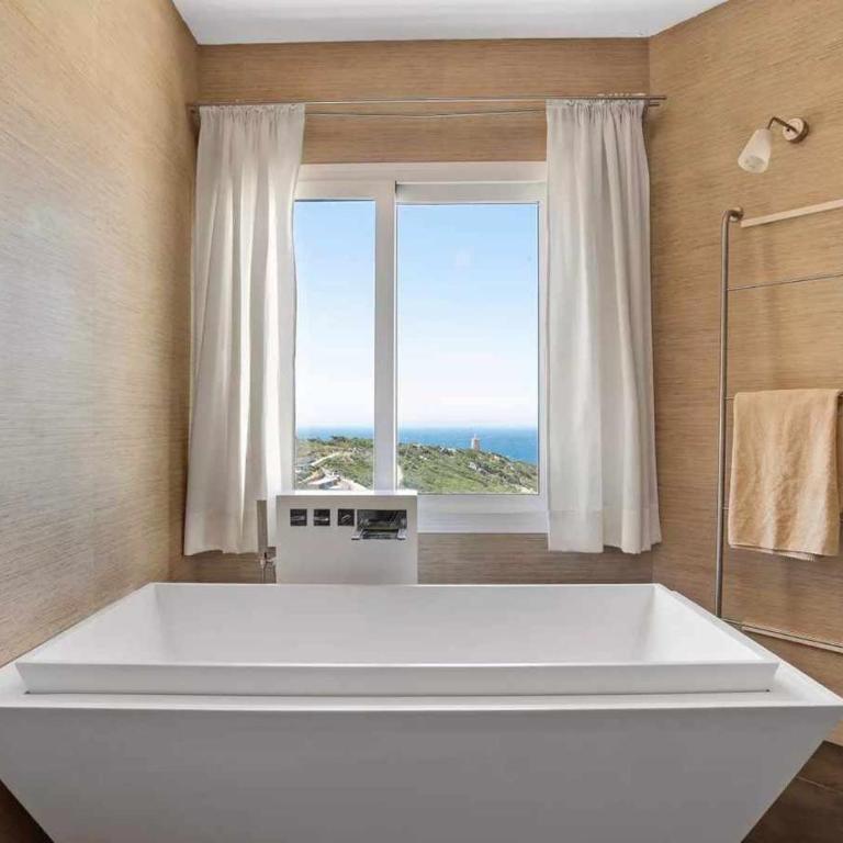 LUJOSA VILLA PISCINA 25 METROS SUIT 60m2 SPA SAUNA - Four-Bedroom Villa with Private Pool - 26