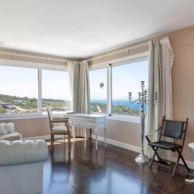 LUJOSA VILLA PISCINA 25 METROS SUIT 60m2 SPA SAUNA - Four-Bedroom Villa with Private Pool - 28