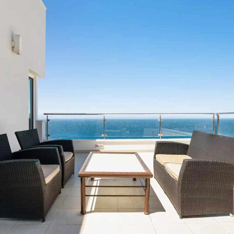 LUJOSA VILLA PISCINA 25 METROS SUIT 60m2 SPA SAUNA - Four-Bedroom Villa with Private Pool - 29