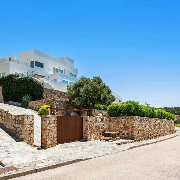 LUJOSA VILLA PISCINA 25 METROS SUIT 60m2 SPA SAUNA - Four-Bedroom Villa with Private Pool - 31