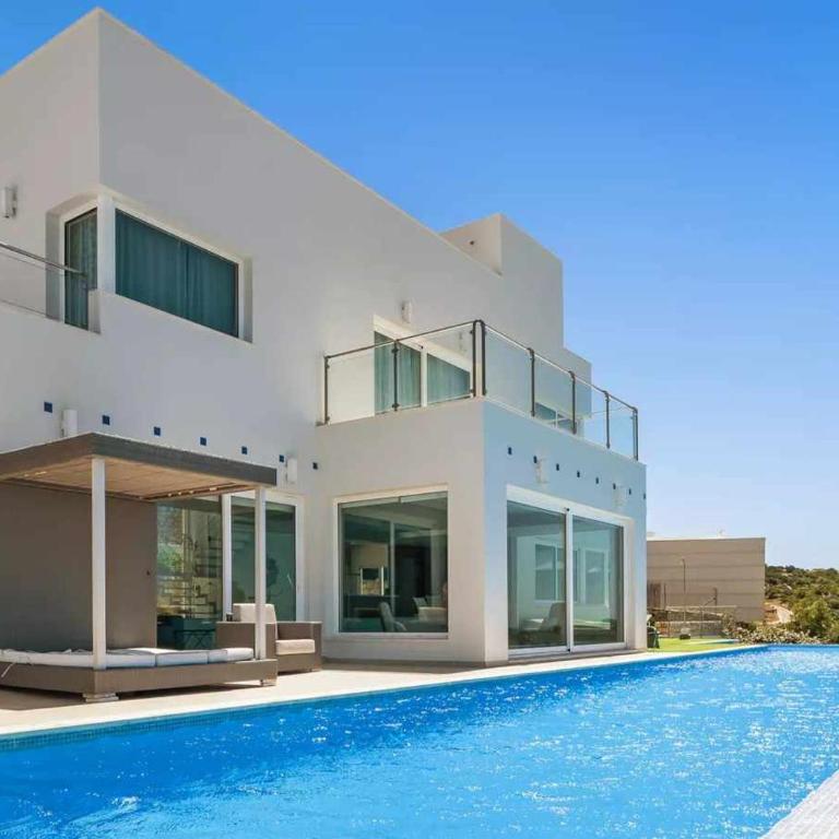 LUJOSA VILLA PISCINA 25 METROS SUIT 60m2 SPA SAUNA - Four-Bedroom Villa with Private Pool - 34