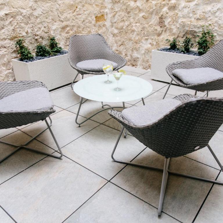 Apartamentos Tito San Nicolas - Deluxe Two-Bedroom Apartment (2-4 Adults) with Patio - 3