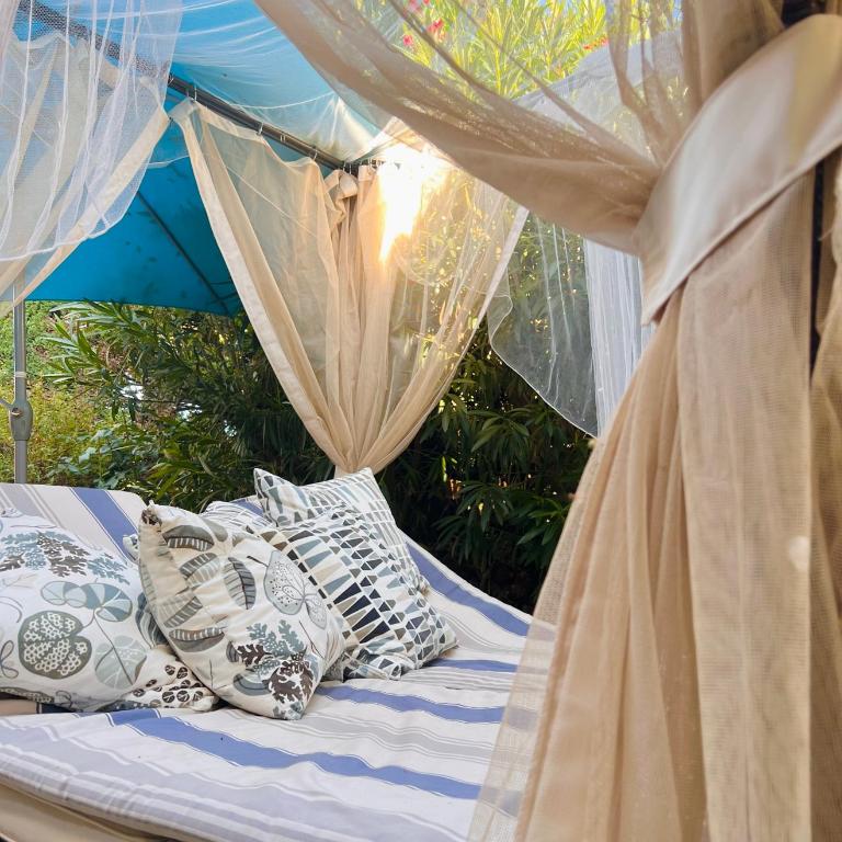 LOU PANTAI - Chambre Familiale - Vue sur Jardin - 1