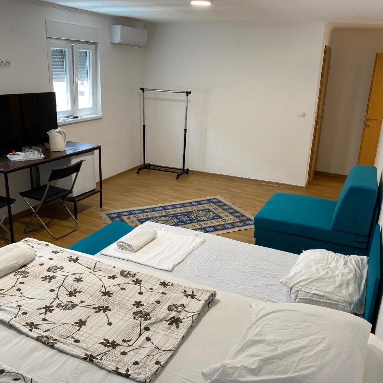 Apple Line Appartments - Family Room - 7