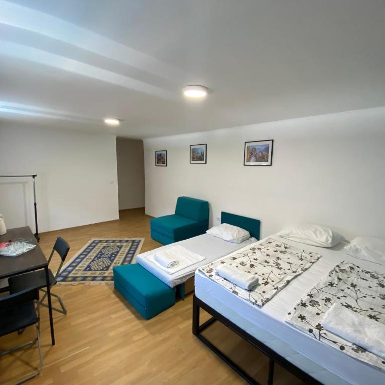 Apple Line Appartments - Family Room - 6