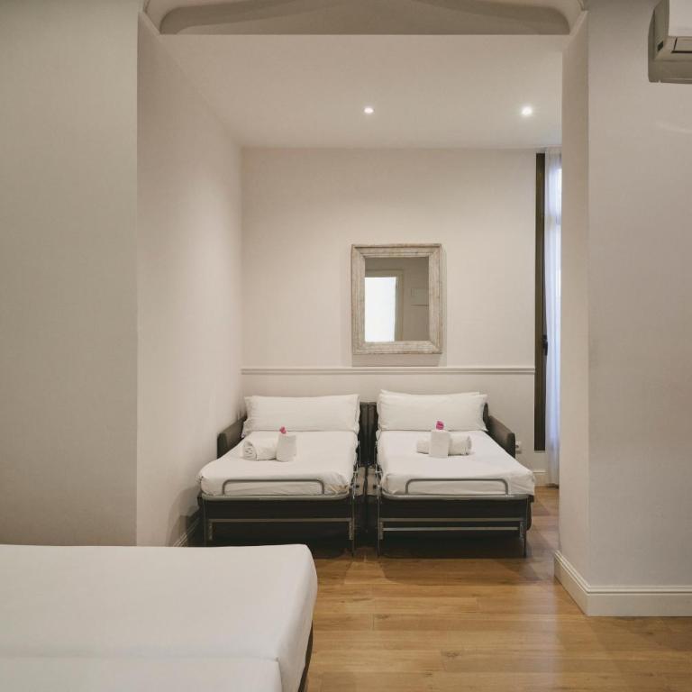Mesón Castilla Atiram Hotels - Quadruple Room - 4